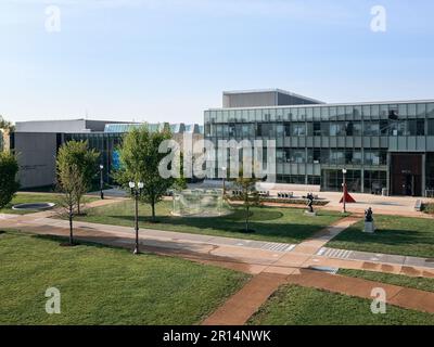 Halbkreis von Dan Graham im Florenzer Steinberg weil Skulpturengarten Stockfoto