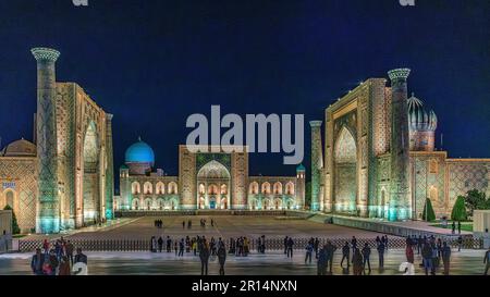 Ton- und Lichtshow auf dem registan Square samarkand usbekistan Stockfoto