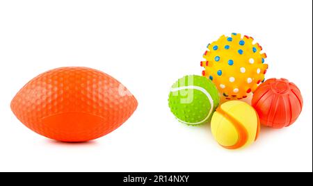 Bälle, Spielzeug für Hunde, isoliert auf weißem Hintergrund. Breites Foto. Es ist Platz für Text vorhanden. Stockfoto