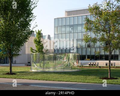 Halbkreis von Dan Graham im Florenzer Steinberg weil Skulpturengarten Stockfoto