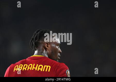 Rom, Italie. 11. Mai 2023. Tammy Abraham von Roma blickt auf die UEFA Europa League, Halbfinale, 1.-Bein-Fußballspiel zwischen AS Roma und Bayer Leverkusen am 11. Mai 2023 im Stadio Olimpico in Rom, Italien - Photo Federico Proietti/DPPI Credit: DPPI Media/Alamy Live News Stockfoto