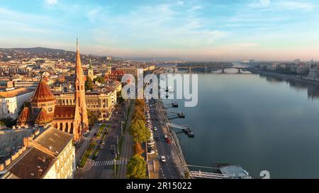 Die Skyline von Budapest bei Sonnenaufgang, Luftblick. Donau, Buda-Seite, Ungarn Stockfoto