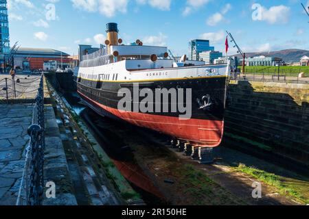 SS Nomadic, ein ehemaliges Ausschreibungsverfahren der 1911 ins Leben gerufenen White Star Line im historischen Hamilton Dock im Titanic Quarter, Belfast, Nordirland, Vereinigtes Königreich Stockfoto