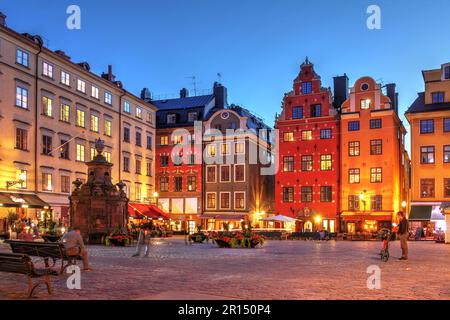 Stortorget Platz im Herzen der Altstadt von Stockholm (Gamla Stan), Schweden an einem Sommerabend. Stockfoto