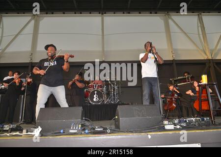 Miramar, USA. 07. Mai 2023. MIRAMAR, FLORIDA - MAI 07: KeV Marcus und will Baptiste of Black Violin treten während der Black Violin Foundation: Dreamer Art Festival im Miramar Regional Park Ampitheater am 28. Januar 2023 in Miramar, Florida auf. (Foto: JL/Sipa USA) Guthaben: SIPA USA/Alamy Live News Stockfoto