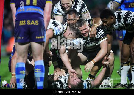 Scott Taylor #30 vom Hull FC feiert mit seinen Teamkollegen in der zweiten Hälfte des Spiels der Betfred Super League Round 12 Wakefield Trinity gegen Hull FC im Be Well Support Stadium, Wakefield, Großbritannien, am 11. Mai 2023 (Foto: James Heaton/News Images) Stockfoto