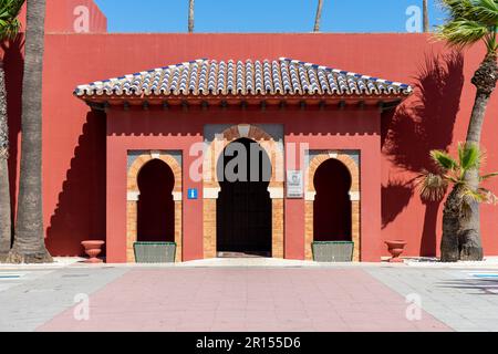 BENALMADENA, SPANIEN - 7. MAI 2023: Kulturzentrum - Castillo de El-Bil-Bil in Benalmadena, Spanien am 7. Mai 2023 Stockfoto