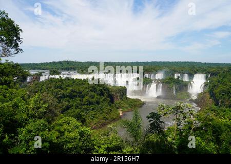 Ein spektakulärer Blick auf die Iguazu-Fälle von Brasilien Stockfoto