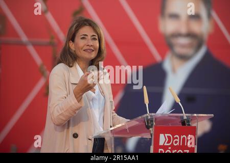 Malaga, Spanien. 11. Mai 2023. Der spanische Minister für Verkehr, Mobilität und Städteagenda, Raquel Sanchez, hält zu Beginn des Wahlkampfes für die Kommunalwahlen eine Rede. Die politischen Parteien haben in den nächsten 15 Tagen im ganzen Land Kundgebungen und Wahlveranstaltungen gestartet. Der Wahldiskussus der Sozialistischen Partei konzentriert sich auf die Schwierigkeiten beim Zugang zu Wohnraum aufgrund der hohen Mietpreise in Spanien und auf den Bau Tausender öffentlicher Wohneinheiten. Kredit: SOPA Images Limited/Alamy Live News Stockfoto
