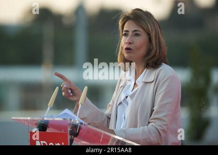 Malaga, Spanien. 11. Mai 2023. Der spanische Minister für Verkehr, Mobilität und Städteagenda, Raquel Sanchez, hält zu Beginn des Wahlkampfes für die Kommunalwahlen eine Rede. Die politischen Parteien haben in den nächsten 15 Tagen im ganzen Land Kundgebungen und Wahlveranstaltungen gestartet. Der Wahldiskussus der Sozialistischen Partei konzentriert sich auf die Schwierigkeiten beim Zugang zu Wohnraum aufgrund der hohen Mietpreise in Spanien und auf den Bau Tausender öffentlicher Wohneinheiten. Kredit: SOPA Images Limited/Alamy Live News Stockfoto