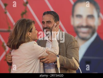 Der spanische sozialistische Kandidat für die Kommunalwahlen Daniel Perez und der spanische Minister für Verkehr, Mobilität und Städteagenda Raquel Sanchez werden zu Beginn des Wahlkampfes für die Kommunalwahlen als umwerfend angesehen. Die politischen Parteien haben in den nächsten 15 Tagen im ganzen Land Kundgebungen und Wahlveranstaltungen gestartet. Der Wahldiskussus der Sozialistischen Partei konzentriert sich auf die Schwierigkeiten beim Zugang zu Wohnraum aufgrund der hohen Mietpreise in Spanien und auf den Bau Tausender öffentlicher Wohneinheiten. (Foto: Jesus Merida/SOPA Images/Sipa USA) Stockfoto