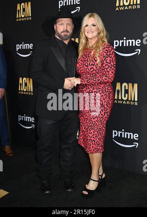 Frisco, USA. 11. Mai 2023. Garth Brooks und Trisha Yearwood treffen am 11. Mai 2023 bei den Academy of Country Music Awards 58. im Ford Center im The Star in Frisco, Texas ein. © Tammie Arroyo/AFF-USA.com Guthaben: AFF/Alamy Live News Stockfoto