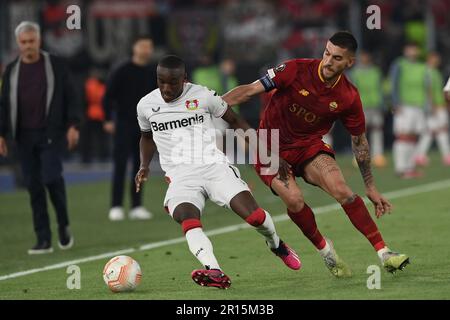 Moussa Diaby (Bayer 04 Leverkusen)Lorenzo Pellegrini (Roma) während des Spiels der UEFA 'Europa League 2022 2023 zwischen Roma 1-0 Leverkusen im Olimpic-Stadion am 11. Mai 2023 in Roma, Italien. Kredit: Maurizio Borsari/AFLO/Alamy Live News Stockfoto