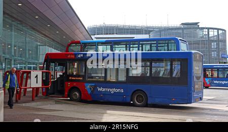 Busse am Warrington Interchange, Busbahnhof, Cheshire, England, Großbritannien, WA1 1XW Stockfoto