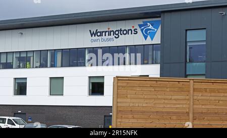 WBC Warringtons eigene Busse, neues Depot in Dallam Lane, Warrington, Cheshire, England, Großbritannien, WA2 7LT, nach der Überfahrt vom Wilderspool Causeway Stockfoto