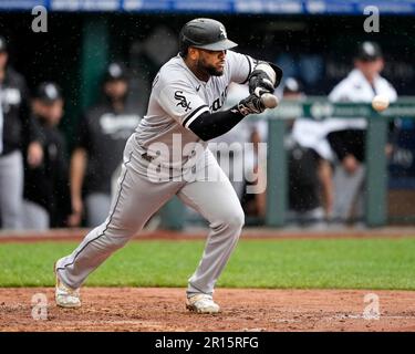 Kansas City, USA, 11. MAI 2023: Der dritte Baseman Hanser Alberto (26) der Chicago White Sox richtet sich im Kauffman Stadium in Kansas City, Missouri, auf. Jon Robichaud/CSM. Stockfoto