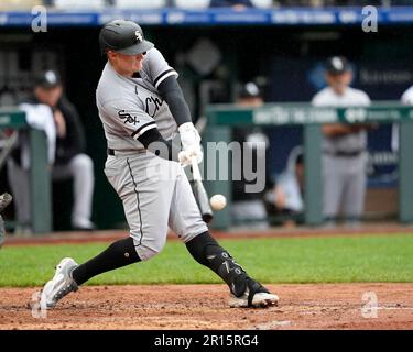 Kansas City, USA, 11. MAI 2023: Der erste Baseman der Chicago White Sox, Andrew Vaughn (25), fährt im Kauffman Stadium Kansas City, Missouri. Jon Robichaud/CSM. Stockfoto