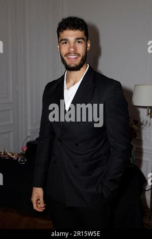 Paris, Frankreich. 11. Mai 2023. Mister France 2022, Lenny Tabourel nimmt am 11. Mai 2023 an der David Marin Fishart Exibition Party in Paris Teil. Kredit: Bernard Menigault/Alamy Live News Stockfoto