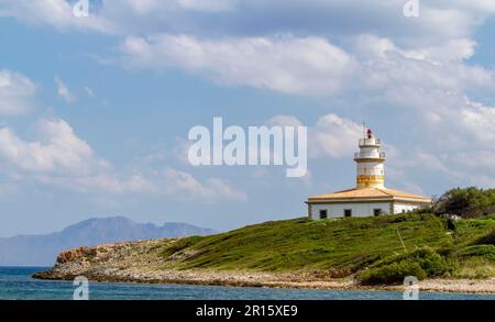 Faro Isla de Alcanada in Bahia d'Alcudia Stockfoto