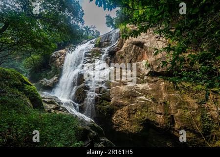 Kleine Wasserfälle in der Nähe des Zongo-Wasserfalls, DR Kongo Stockfoto