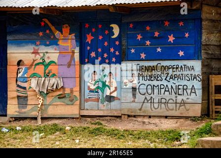 Politische Erklärungen als Street Art in Chiapas, Mexiko Stockfoto