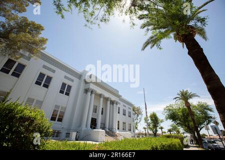 Das historische 1924 erbaute Imperial County Courthouse im Beaux-Arts-Stil in El Centro, Kalifornien, USA, ist tagsüber zu sehen. Stockfoto