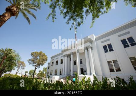 Das historische 1924 erbaute Imperial County Courthouse im Beaux-Arts-Stil in El Centro, Kalifornien, USA, ist tagsüber zu sehen. Stockfoto