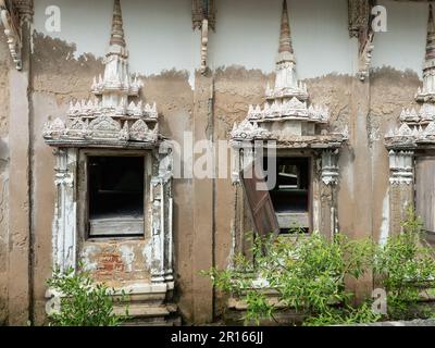 Wat Khun Samut Chin, thailändische Provinz Samut Prakan. Wat Khun Samut Chin ist ein Tempel, der sich jetzt im Golf von Thailand befindet, nachdem die Erosion entfernt wurde Stockfoto