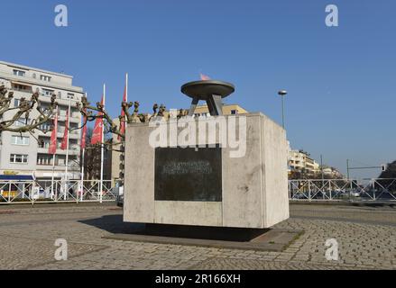 Ewige Flamme, Gedenkstätte für die Opfer des Fluges und der Flucht, Theodor-Heuss-Platz, Charlottenburg, Berlin, Deutschland Stockfoto