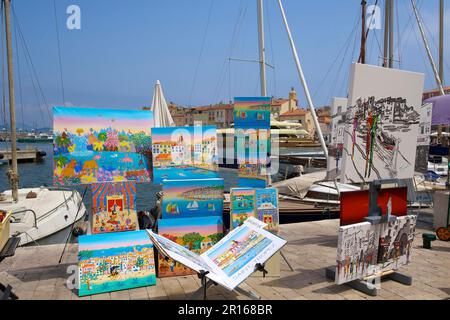Am Hafen von Saint Tropez, Var, Französische Riviera, Provence-Alpes-Cote d'Azur, Frankreich Stockfoto