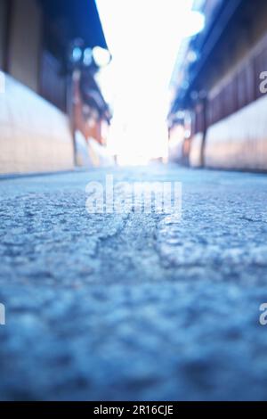 Kopfsteingepflasterte Gassen und Straßen von Kyoto Gion Shirakawa Stockfoto