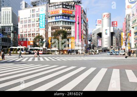 Vor dem Bahnhof Shibuya und Diagonal Crossing Stockfoto