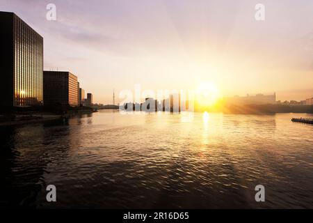 Sky Tree und Eitaibashi Sonnenaufgang und Sumida Fluss Stockfoto