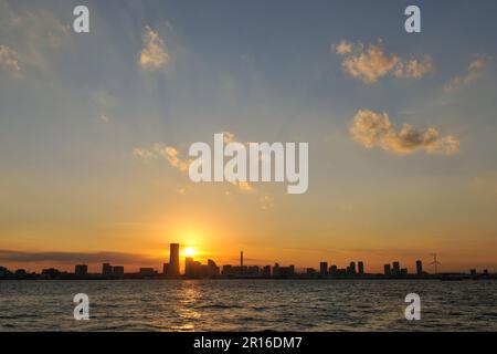 Sonnenuntergang und Yokohama Hafen Stockfoto