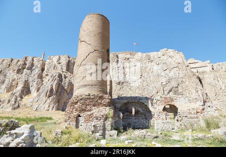 Eski Van, neben Van Castle gelegen, war eine armenische Stadt, die auch die Heimat zahlreicher Moscheen war Stockfoto