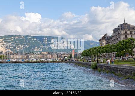 Genf, Schweiz - Juni 11 2018: Boote liegen im Jachthafen von Genf vor. Stockfoto