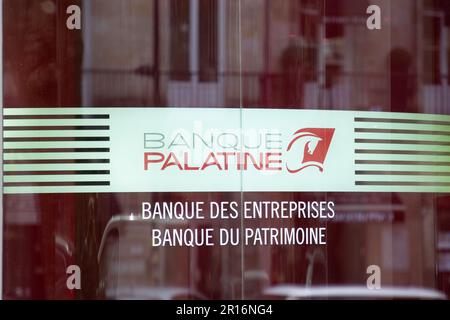 lyon , Aura Frankreich - 05 01 2023 : Banque Palatine Logo Marke und Textschilder Fenster Fassade französische Bürobank Stockfoto
