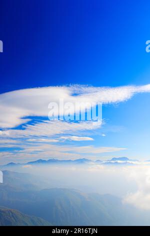 Wolkenmeer, Amazakariyama, Yakeyama, Hiuchiyama, Mount Myoko, Takatsuma Gebirgskette Stockfoto