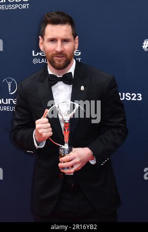 Antonella Roccuzzo und Lionel Messi von PSG nehmen am 27. Februar 2023