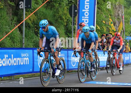 Tramonti, Italien. 11. Mai 2023. Tramonti, Salerno, Italien - 11. Mai 2023 : Radfahrer während der sechsten Etappe der italienischen Radtour von Neapel mit Rückkehr nach Neapel. Grand Prix des Berges am Pass von Chiunzi, der vom Agro Nocerino Sarnese zur Amalfiküste führt. 162 km lange Bühne gewonnen von Pedersen Mads of the Trek - Segafredo-Team. (Foto: Pasquale Senatore/Pacific Press) Kredit: Pacific Press Media Production Corp./Alamy Live News Stockfoto