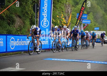 Tramonti, Salerno, Italien. 11. Mai 2023. Tramonti, Salerno, Italien - 11. Mai 2023 : Radfahrer während der sechsten Etappe der italienischen Radtour von Neapel mit Rückkehr nach Neapel. Grand Prix des Berges am Pass von Chiunzi, der vom Agro Nocerino Sarnese zur Amalfiküste führt. 162 km lange Bühne gewonnen von Pedersen Mads of the Trek - Segafredo-Team. (Kreditbild: © Pasquale Senatore/Pacific Press via ZUMA Press Wire) NUR REDAKTIONELLE VERWENDUNG! Nicht für den kommerziellen GEBRAUCH! Stockfoto