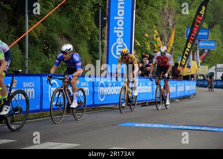 Tramonti, Salerno, Italien. 11. Mai 2023. Tramonti, Salerno, Italien - 11. Mai 2023 : Radfahrer während der sechsten Etappe der italienischen Radtour von Neapel mit Rückkehr nach Neapel. Grand Prix des Berges am Pass von Chiunzi, der vom Agro Nocerino Sarnese zur Amalfiküste führt. 162 km lange Bühne gewonnen von Pedersen Mads of the Trek - Segafredo-Team. (Kreditbild: © Pasquale Senatore/Pacific Press via ZUMA Press Wire) NUR REDAKTIONELLE VERWENDUNG! Nicht für den kommerziellen GEBRAUCH! Stockfoto