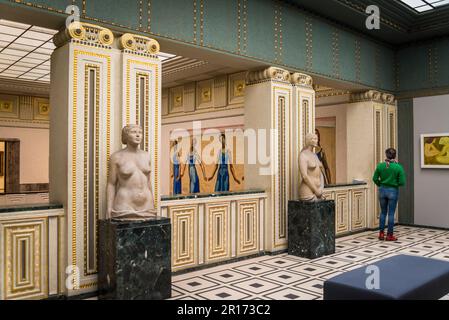 Skulpturen im Inneren der neo-griechischen Sezessionsarchitektur, Kunsthaus, Kunstmuseum, Altes Gebäude, Zürich, Die Schweiz Stockfoto