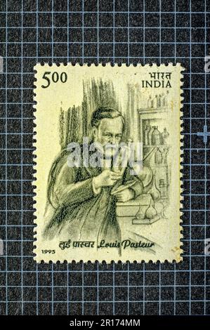 03 26 2014 Vintage MINT Poststempel von 1995 Louis Pasteur Studioshot Lokgram Kalyan Maharashtra Indien.Asien. Stockfoto