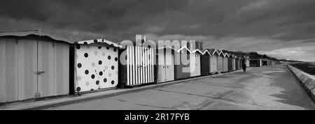 Beachuts on the Promenade in Frinton-on-Sea, Tendring District, Essex, England, Großbritannien Stockfoto