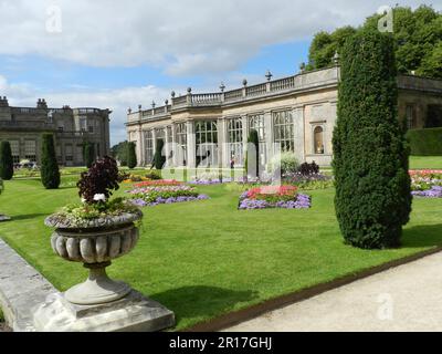 England, Cheshire: The Orangery Terrace at Lyme Park, House and Garden (National Trust), seit 550 Jahren Heimat der Legh-Familie. Stockfoto