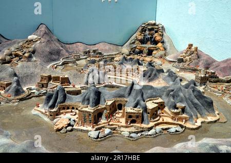 Oman, Maskat: Modell eines "Falaj"- oder antiken Wasserverteilungssystems auf dem Gelände des Bait Al Zubair Museums. Stockfoto