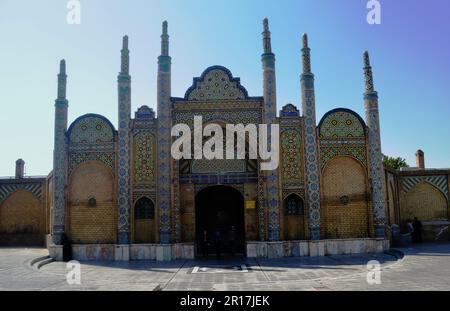 Iran, Qazvin: Imamzadeh-ye Hossein gedenkt einem Sohn des 8. Imam Reza, der 821 v. Chr. im Alter von zwei Jahren verstorben ist und hier begraben ist. Es stammt aus den 16. jahren ce Stockfoto