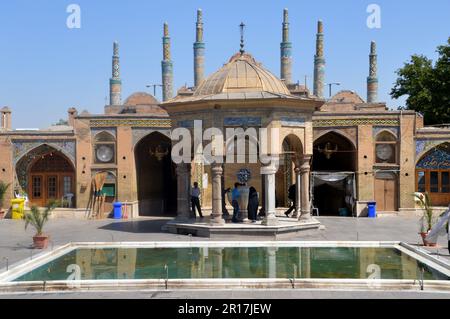 Iran, Qazvin: Imamzadeh-ye Hossein gedenkt einem Sohn des 8. Imam Reza, der 821 v. Chr. im Alter von zwei Jahren verstorben ist und hier begraben ist. Es stammt aus den 16. jahren ce Stockfoto