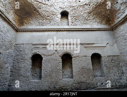 Iran, Firuz Abad: Dezh-e Ardashir Papakan (Palast von Ardashir Papakan) wurde 224 v. Chr. unter König Ardashir I in der Sassanischen Ära erbaut. Es hat drei D. Stockfoto